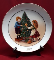 AVON CHRISTMAS PLATE SERIES SECOND EDITION CHRISTMAS MEMORIES - 1982