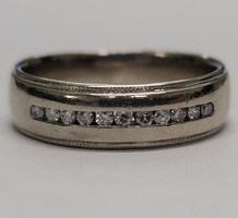 10 Karat White Gold Diamond Band Ring - Size: 8.75