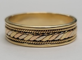 18 Karat Tricolour Gold Braid Band Ring - Size: 12.5