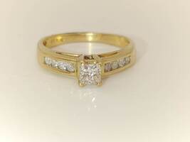 Engagement Ring with Princess CutDiamond