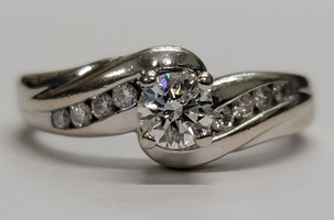 14 Karat White Gold Cluster Ring - Size: 6.75