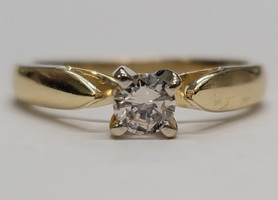 14 Karat Yellow Gold Ladies Diamond Solitaire Ring - Size: 4.75