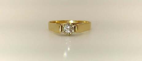 Lady's 14 Karat Yellow Gold Solitaire Diamond Ring 