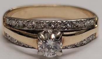 10 Karat Yellow Gold Diamond Ring - Size: 7
