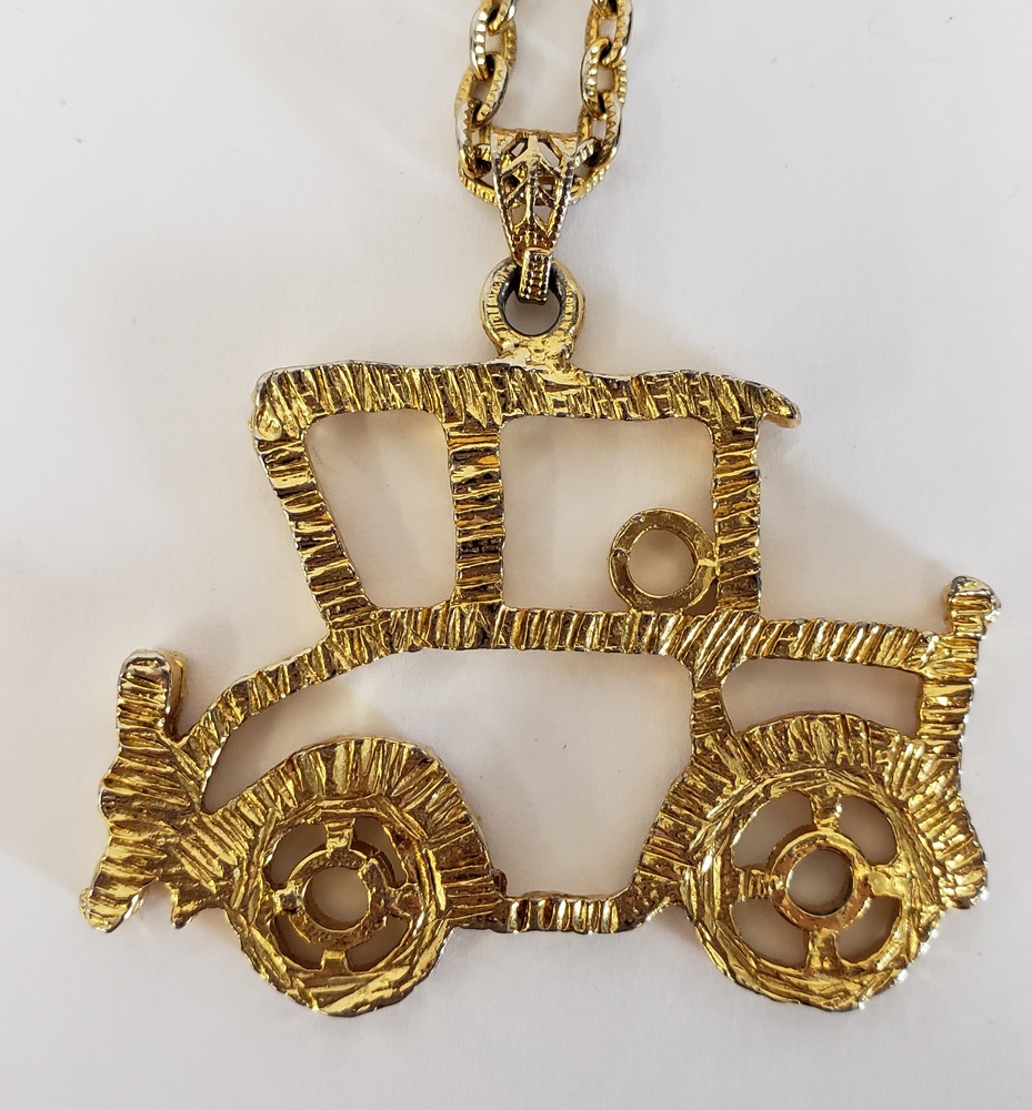 CAR PENDANT Avenue Shop Swap & Sell