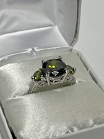 Ladies Costume Ring - Size: 7