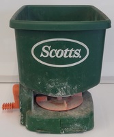 SCOTTS TURF BUILDER HANDHELD SPREADER 