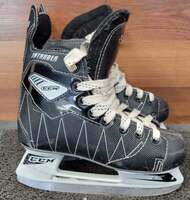 CCM INTRUDER ICE HOCKEY SKATES SIZE 2