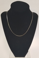 18 Karat White Gold Box Chain Necklace - Size: 17-inch