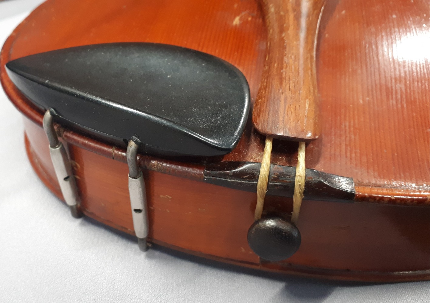 ANTIQUE SUZUKI 4/4 VIOLIN MADE IN NIPPON WITH BOW & COFFIN VIOLIN CASE