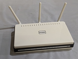 D-LINK XTREME 300 Mbps 4-Port Gigabit Wireless Router DIR-655