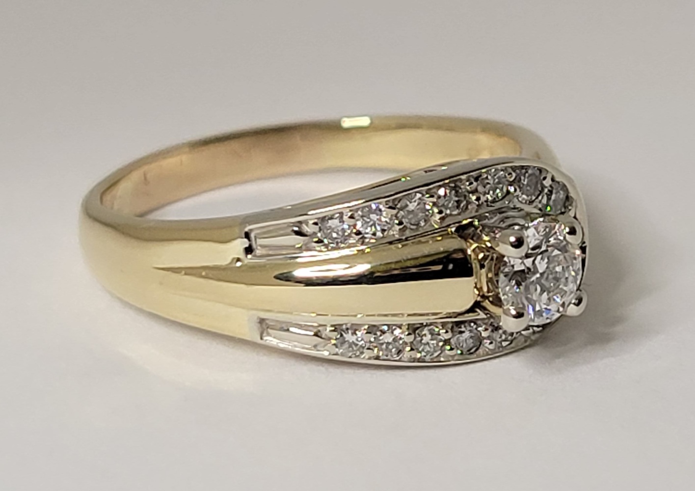 14K Yellow Gold  Belt Style Diamond Solitaire Ring Size 8.5 Approx. t.c.w. 0.33