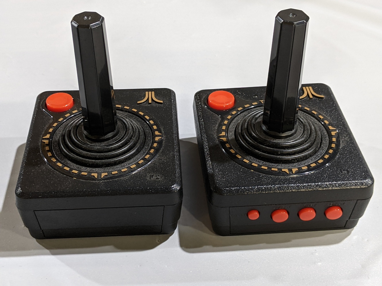 Atari 2600 (ar3620) Flashback 8 Gold - 2 Controllers HDMI 120 Games!