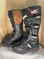 MSR VX1 Motocross Dirt Bike Boots - Size: 7 **Missing 1 Strap**