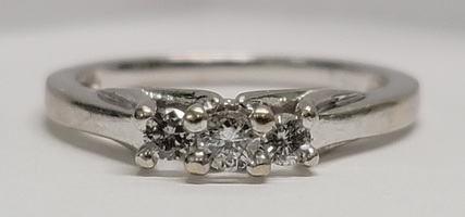 10 Karat Ladies White Gold Past Present Future Ring - Size: 7