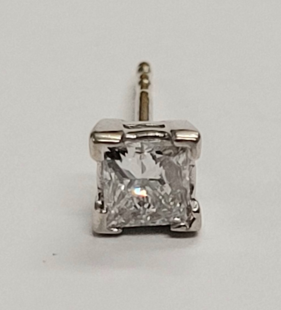 14 Karat White Gold 33 Point Diamond Stud Earring | Avenue Shop Swap & Sell