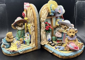Resin Teddy Bear Book Ends *Shoe and Mirror Unattached*