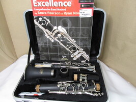 Carlton B Flat Student Clarinet + Case