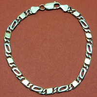 18 Karat Two Tone Yellow and White Gold Bracelet - Size: 8-inch