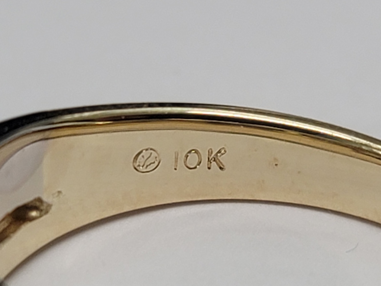 10 Karat Two Tone Gold Band Ring - Size: 10