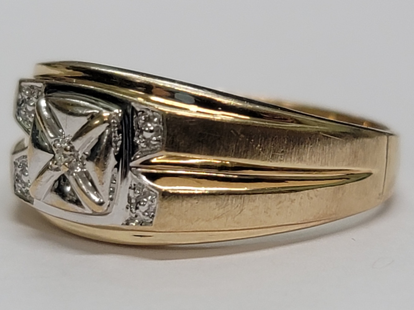 10 Karat Two Tone Gold Band Ring - Size: 12.75