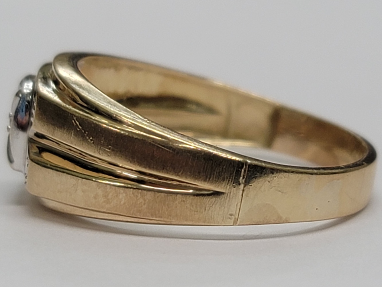 10 Karat Two Tone Gold Band Ring - Size: 12.75