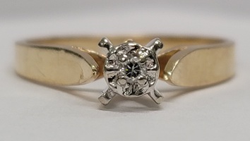 10 Karat Two tone Gold Solitaire Ring - Size: 5.75