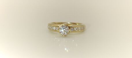 Lady's 14 Karat Yellow Gold Engagement Ring 