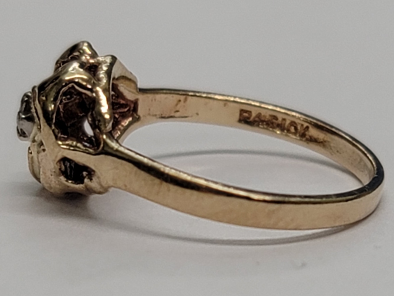 10 Karat Yellow Gold Ring - Size: 3.25