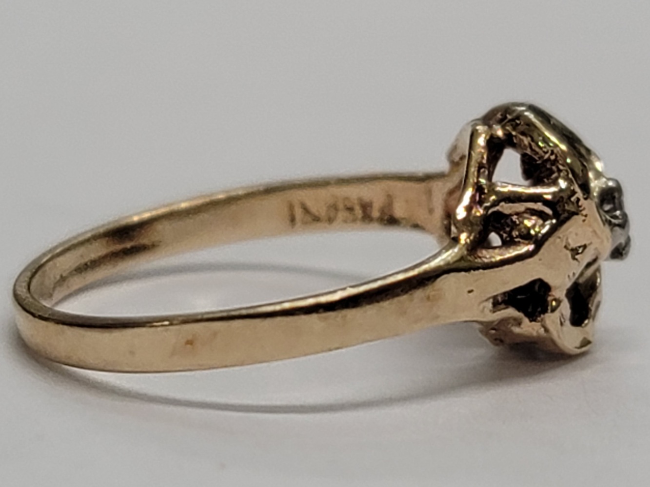10 Karat Yellow Gold Ring - Size: 3.25