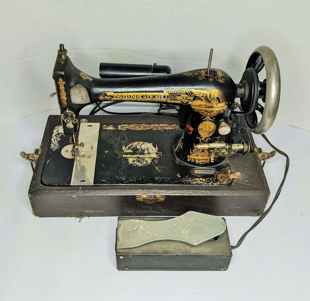Antique Singer Sewing Machine Sphinx with Pedal Case *WORKS* Avenue