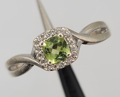 10 Karat White Gold Ladies Cluster Ring - Size: 6.75