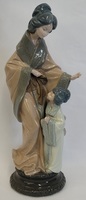 Vintage 1980 Nao by Lladro 15-Inch Japanese Lady with Child Figure