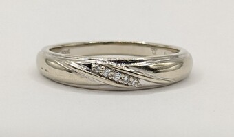 10 Karat White Gold Ring - Size: 7