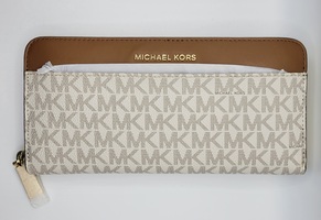 Michael Kors Jet Set Pocket Continental Wallet in Vanilla