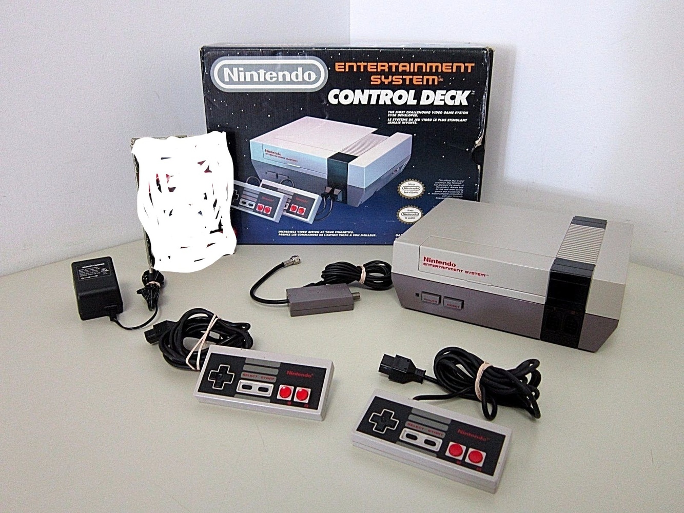 Vintage Nintendo Control Deck NES001 Original Box COMPLETE Avenue