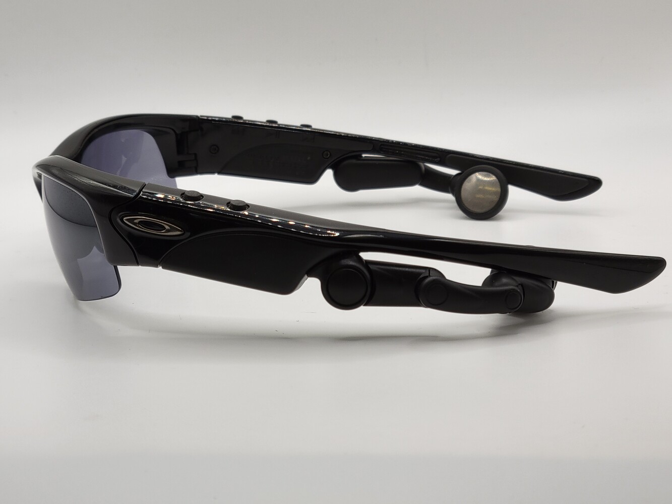 Oakley Thump 256mb MP3 Sunglasses | Avenue Shop Swap & Sell Oakley Thump 256mb MP3 Sunglasses | Avenue Shop Swap & Sell