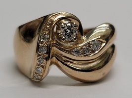 10 Karat Yellow Gold Ladies Cluster Ring - Size: 6