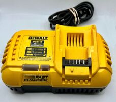 DEWALT DCB118 20V MAX 8-Amp Fast Battery Charger