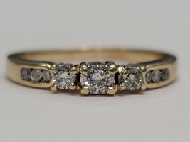 14 Karat Yellow Gold Cluster PAST PRESENT FUTURE Ring - Size: 6