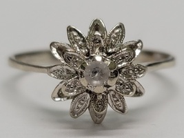 18 Karat White Gold Cluster Ring - Size: 7.5