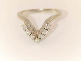 Lady's 14 Karat White Gold V Shape Ring with Diamonds Size 5.75