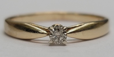 14 Karat Yellow Gold Ladies Solitaire Ring - Size: 7