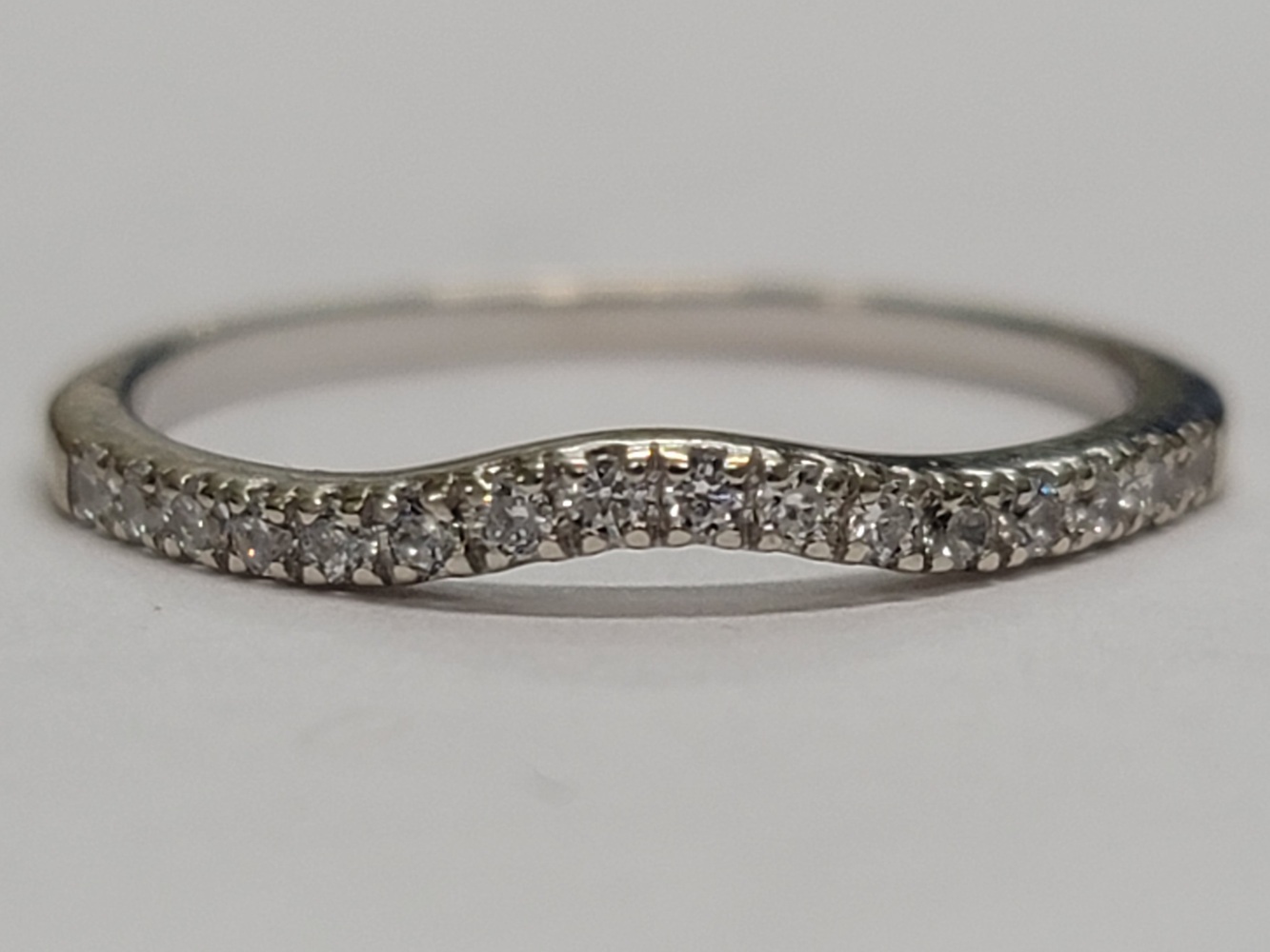 14 Karat White Gold Ring - Size: 5.75