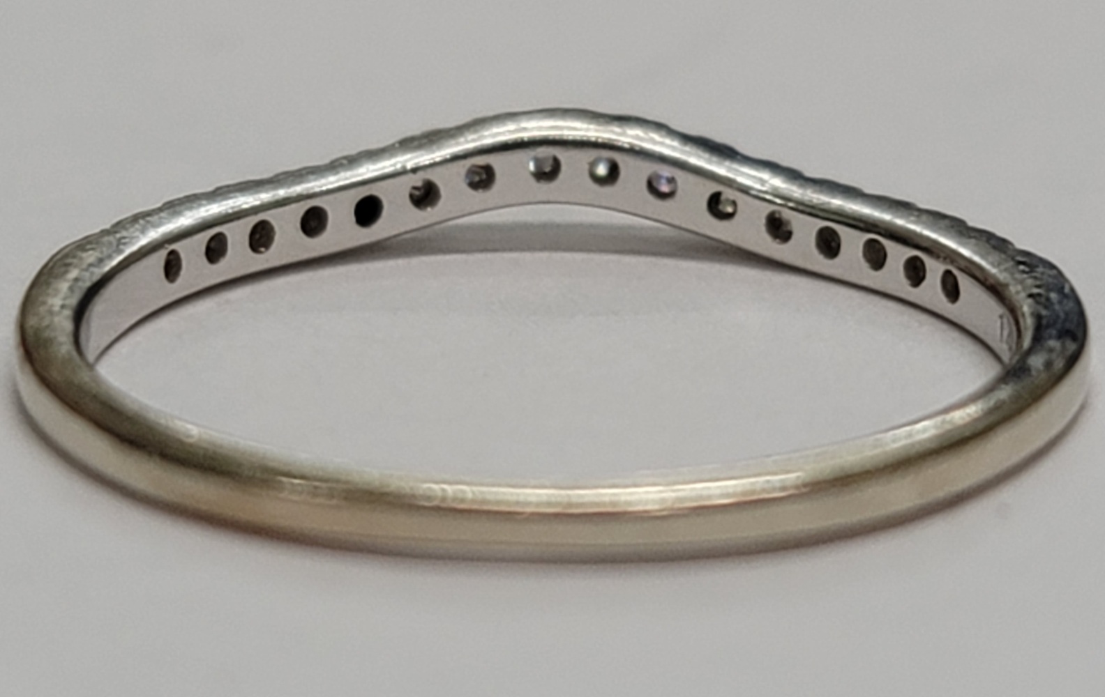 14 Karat White Gold Ring - Size: 5.75