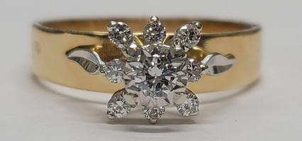 18 Karat Yellow Gold Cluster Ring - Size: 9.75