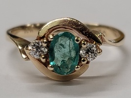 10 Karat Yellow Gold Ring - Size: 6