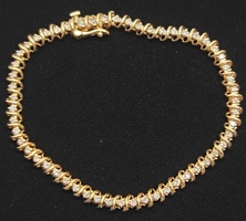 14 Karat Yellow Gold Diamond Tennis Bracelet - Size: 7.5-inch