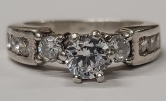 .925 Silver Ladies Cluster Ring - Size: 6