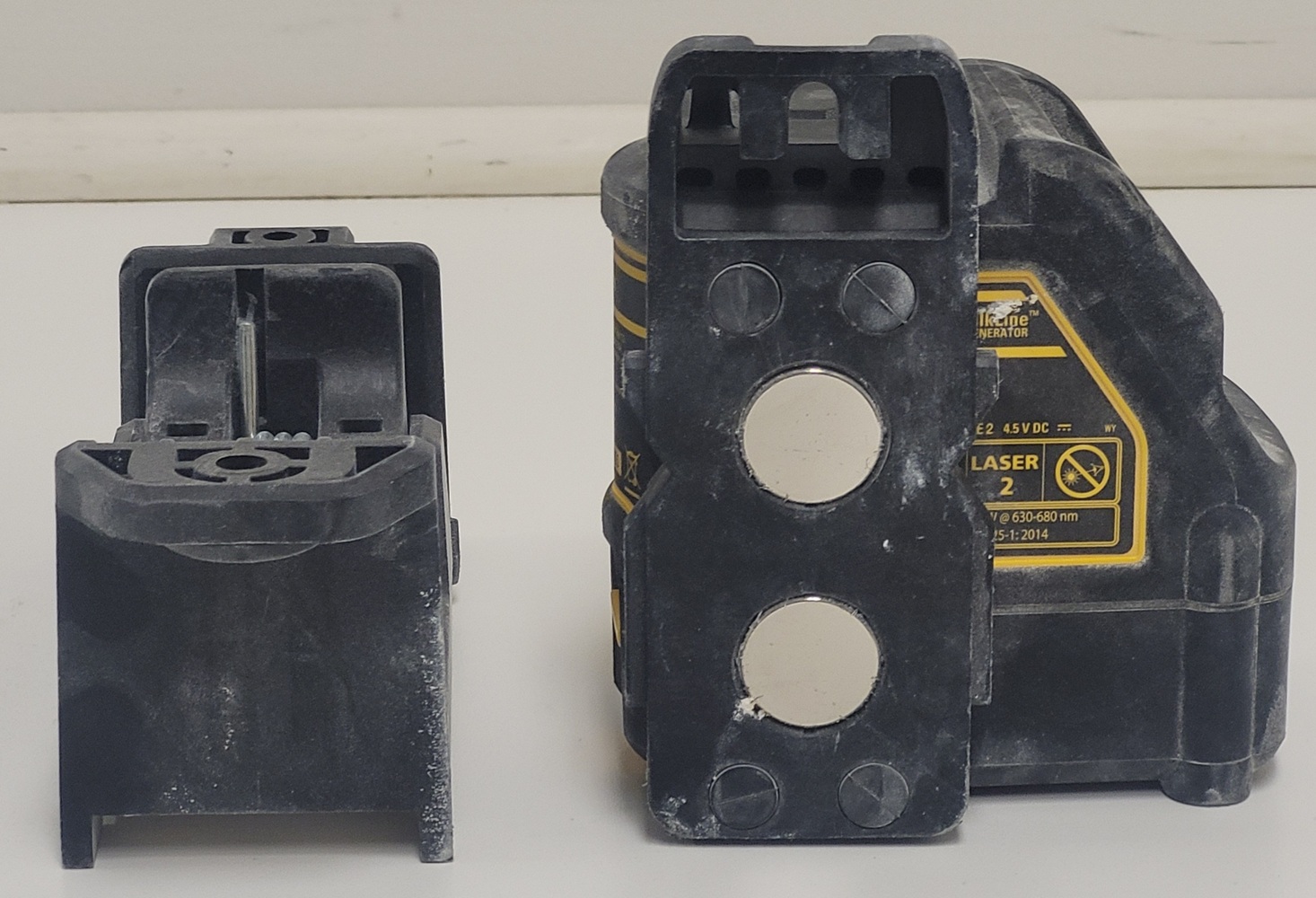 Dewalt Red SelfLeveling CrossLine Laser Level (DW088) Avenue Shop